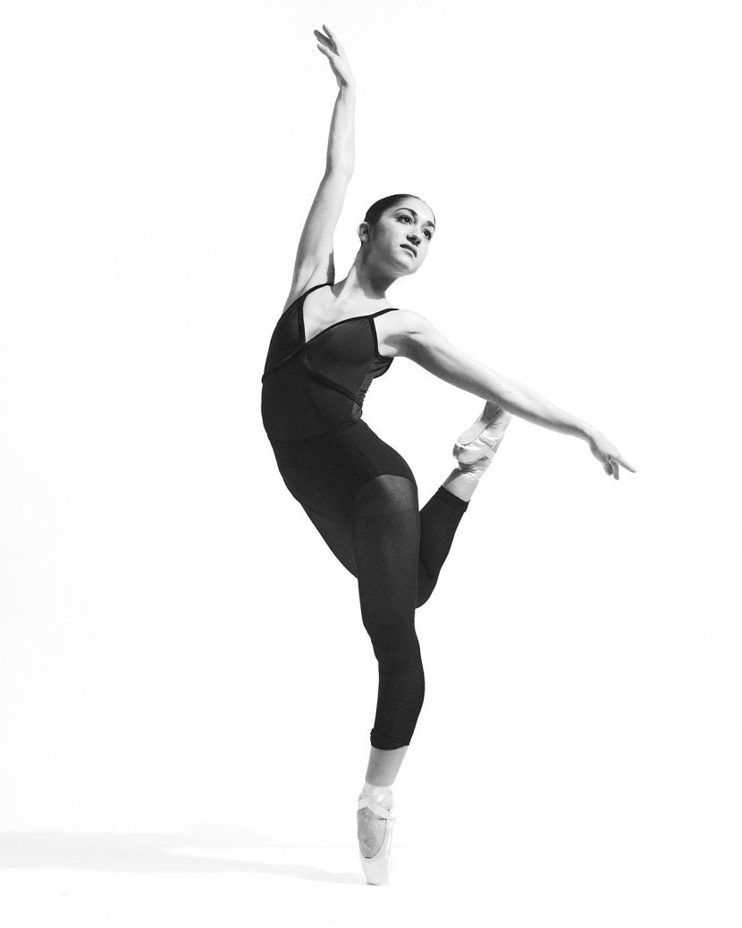 Fotografía de Carlos Mira Manzano de bailarina en blanco y negro